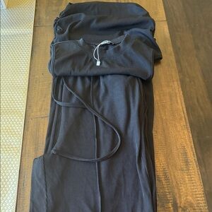 Black Ribbed Travel Outfit